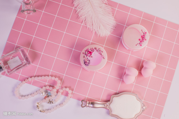 粉色系少女心化妝品系列飾品 點(diǎn)亮夢幻妝容的精致點(diǎn)綴