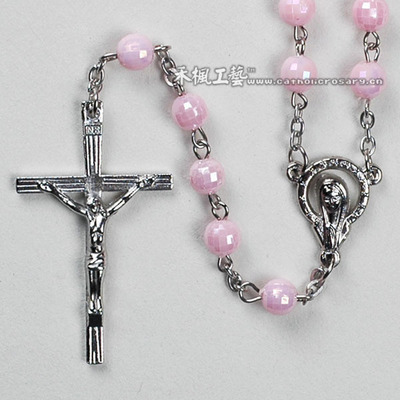 走進天臺縣禾楓工藝制品廠 專注供應天主教基督教項鏈與十字架塑料飾品